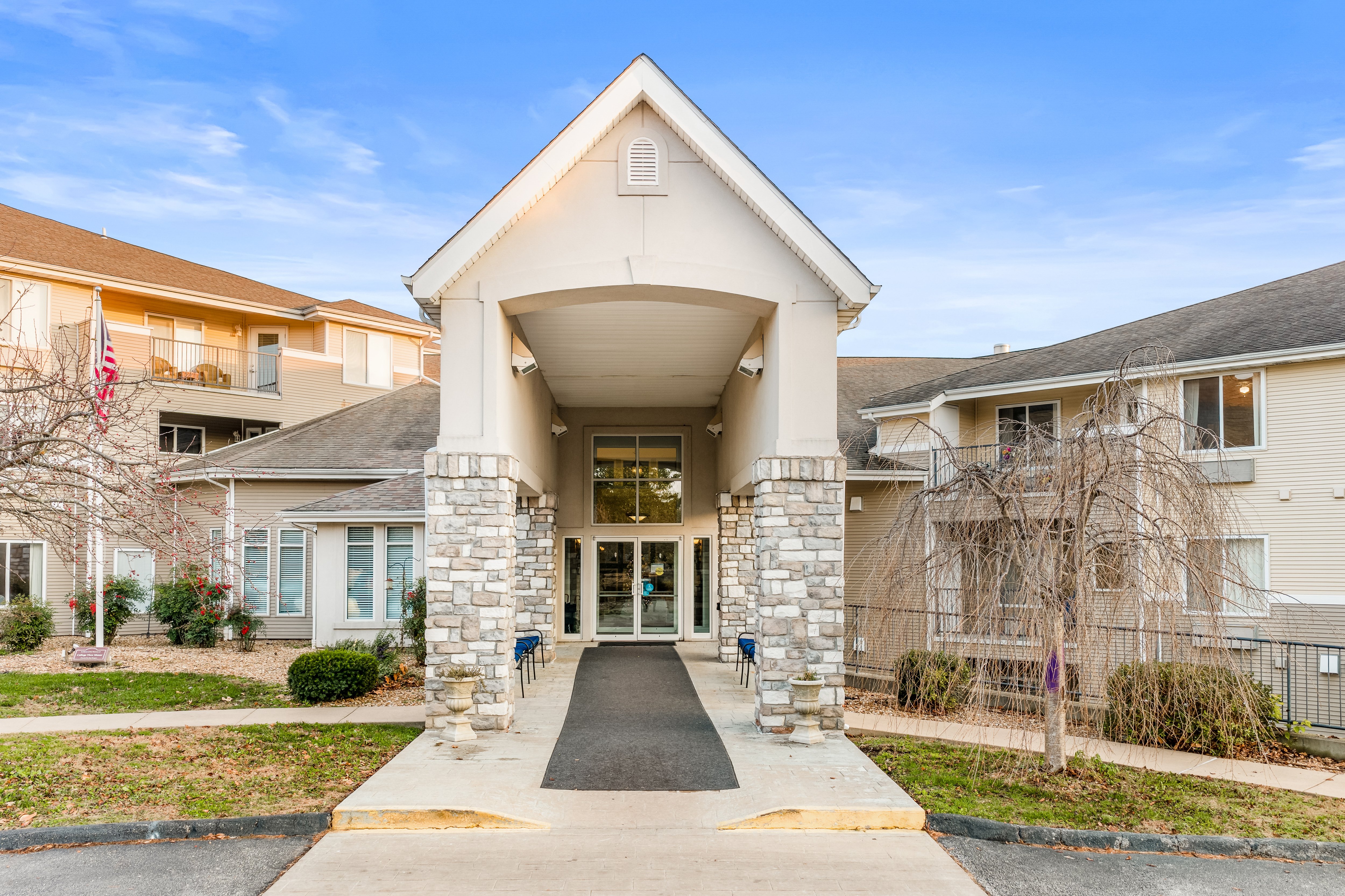 College-View-Manor-006