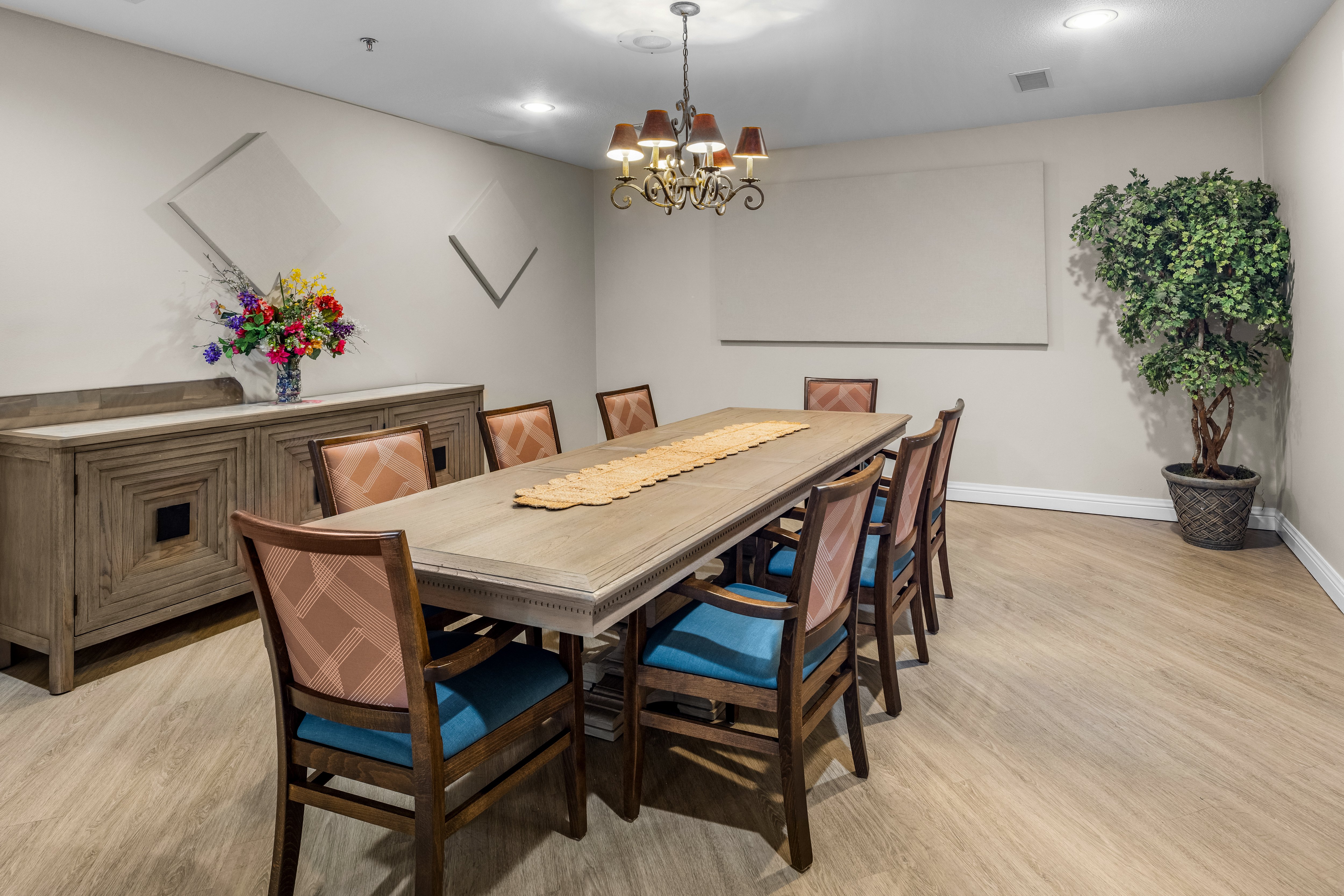 College-View-Manor-029