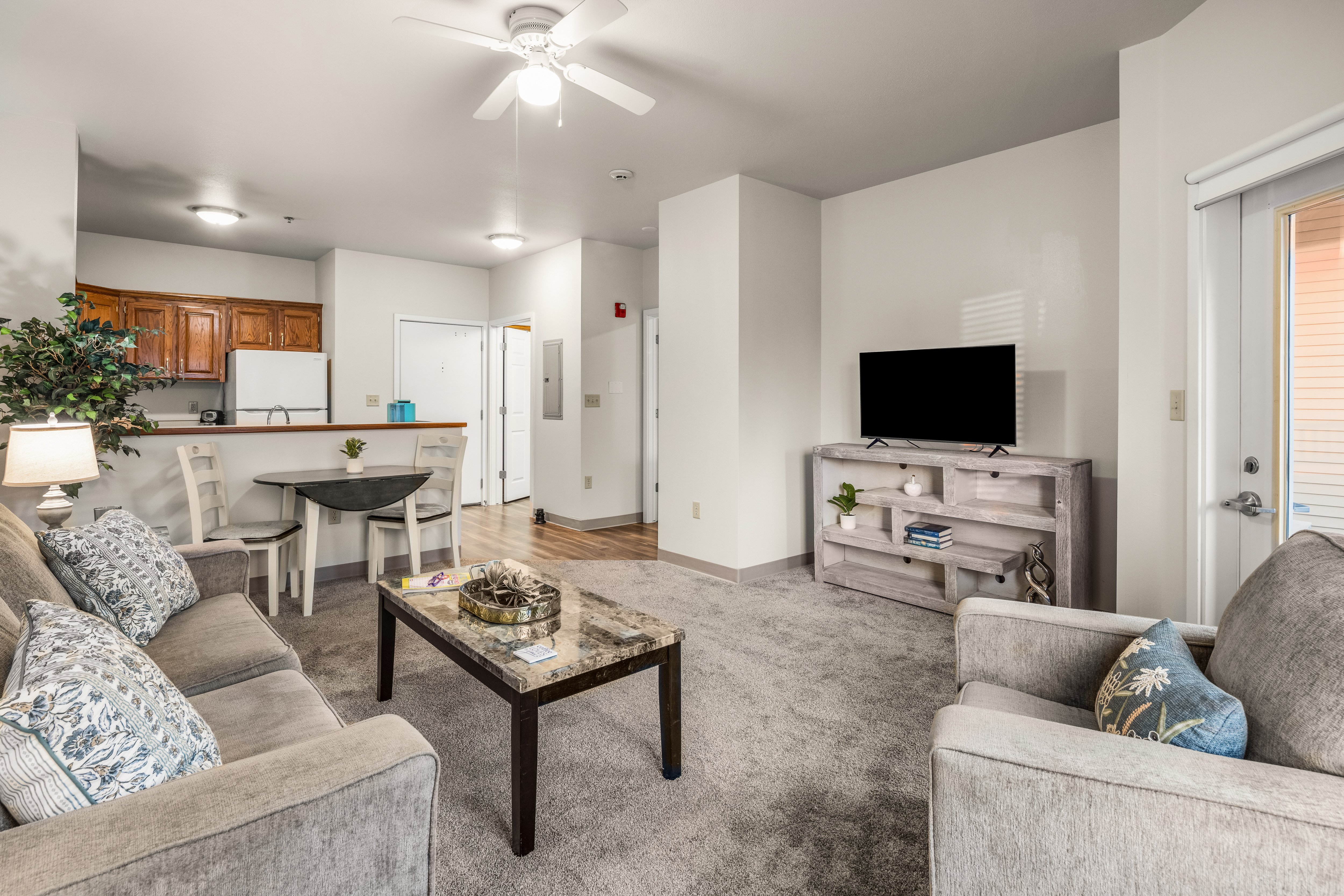 College-View-Manor-039